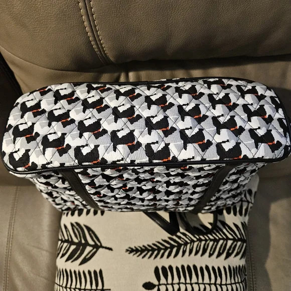 VERA BRADLEY BAG BLACK/RED H 12" W 15" - Picture 4 of 8